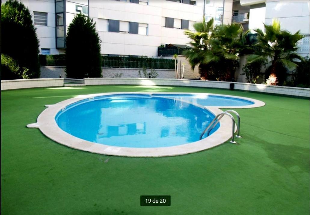 Cálido apartamento con piscina en Barcelona Ripollet Exterior foto